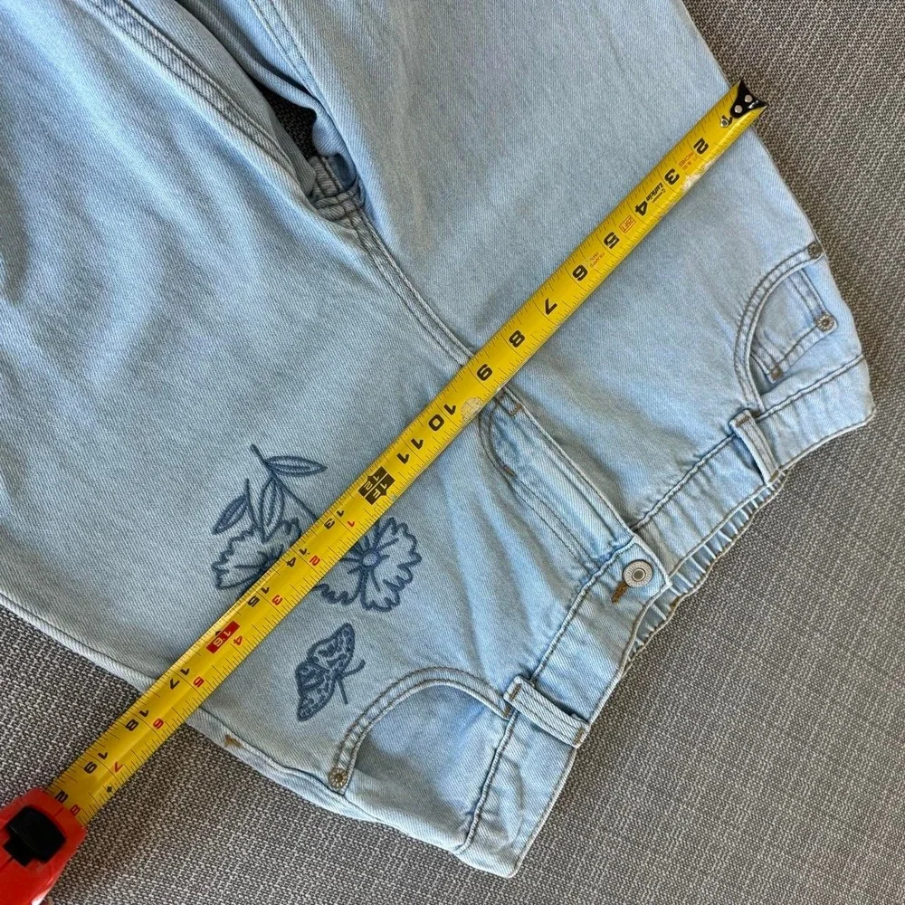 Thereabouts light blue jeans with floral embroidery